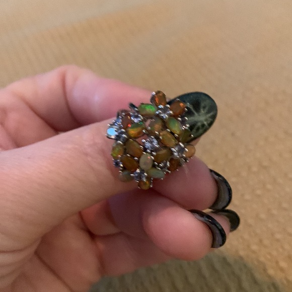 Beautiful Opal Ring. Size 9 - Picture 8 of 12